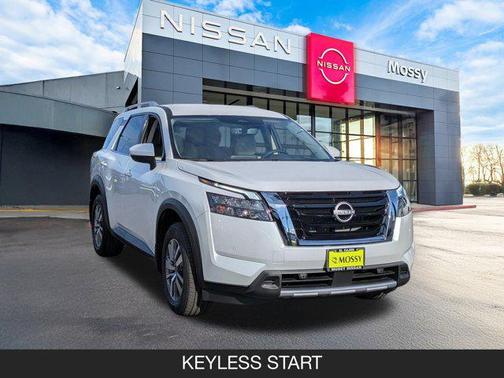 2025 Nissan Pathfinder SL FWD