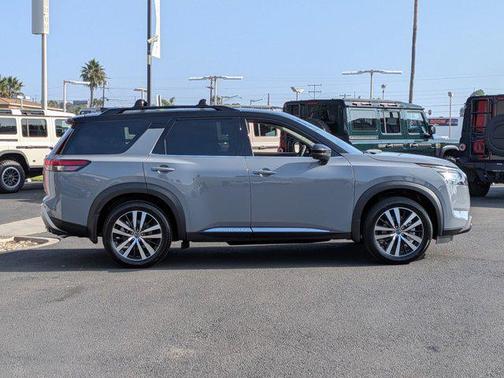 2025 Nissan Pathfinder Platinum FWD