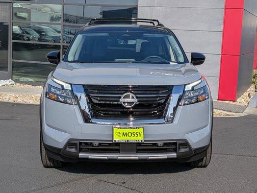 2025 Nissan Pathfinder Platinum FWD