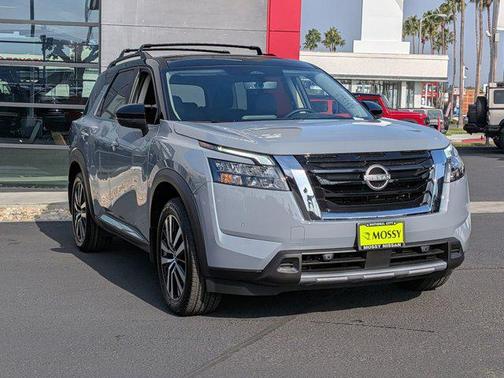 2025 Nissan Pathfinder Platinum FWD
