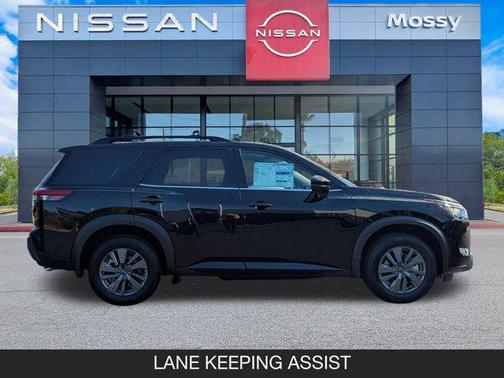 2025 Nissan Pathfinder SV FWD