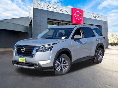 2025 Nissan Pathfinder SL FWD