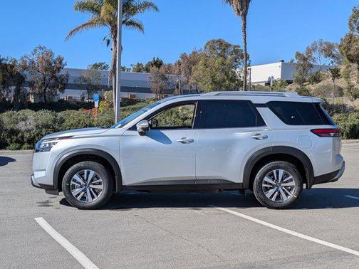 2025 Nissan Pathfinder SL FWD