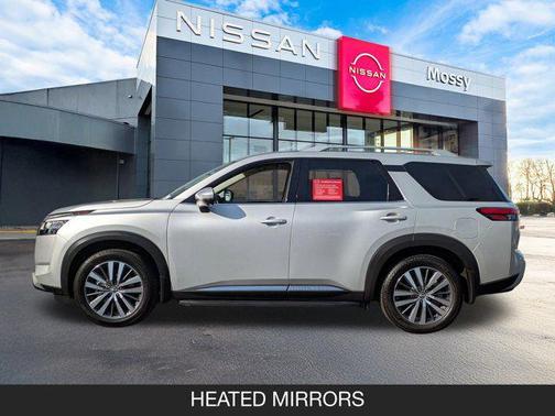 2022 Nissan Pathfinder Platinum 2WD