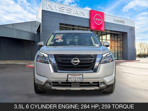 2022 Nissan Pathfinder Platinum 2WD