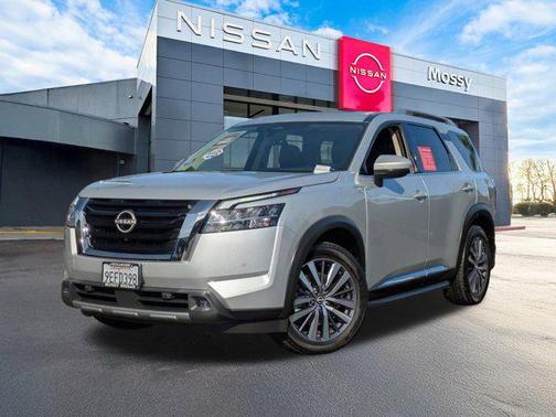 2022 Nissan Pathfinder Platinum 2WD