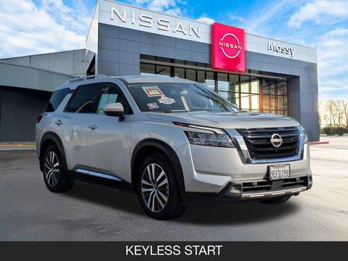 2022 Nissan Pathfinder Platinum 2WD