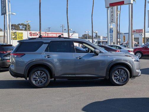 2025 Nissan Pathfinder SV FWD