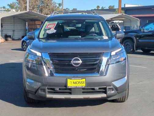 Gun Metallic 2025 Nissan Pathfinder SL 4WD