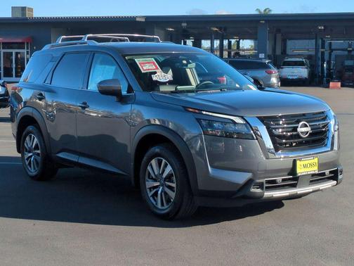 Gun Metallic 2025 Nissan Pathfinder SL 4WD