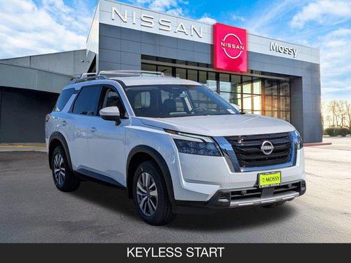 2025 Nissan Pathfinder SL FWD