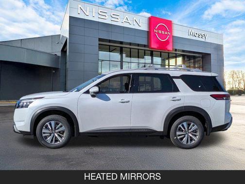 2025 Nissan Pathfinder SL FWD