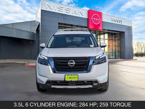 2025 Nissan Pathfinder SL FWD