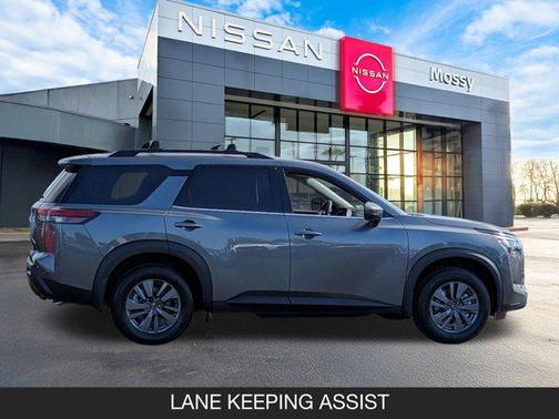 2025 Nissan Pathfinder SV FWD