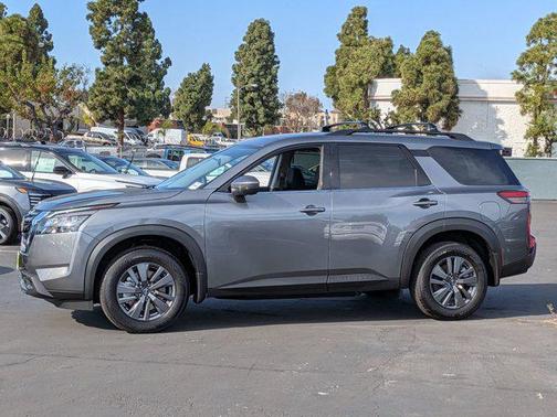 2025 Nissan Pathfinder SV FWD
