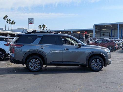 2025 Nissan Pathfinder SV FWD