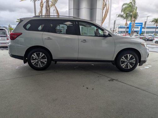 2020 Nissan Pathfinder S 2WD