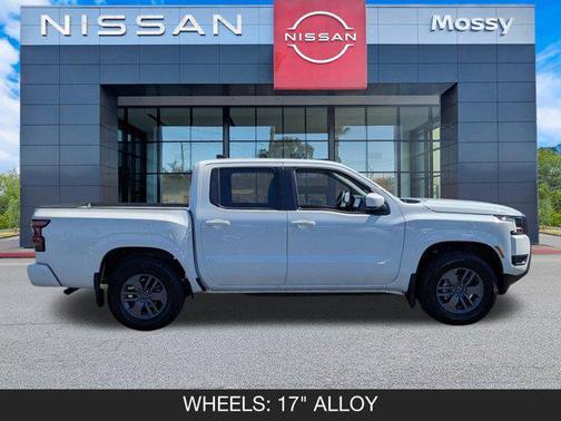 2025 Nissan Frontier SV