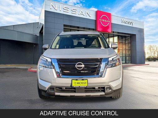 2025 Nissan Pathfinder SL FWD