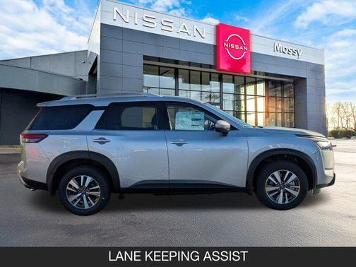 2025 Nissan Pathfinder SL FWD