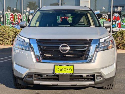 2025 Nissan Pathfinder SL FWD