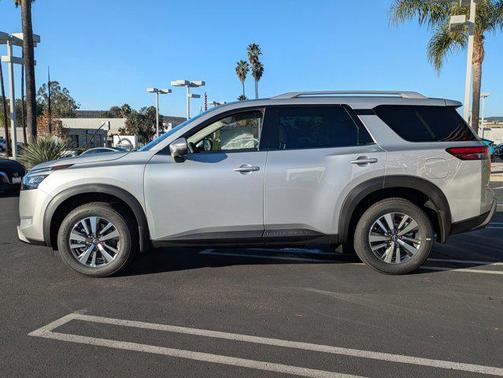 2025 Nissan Pathfinder SL FWD