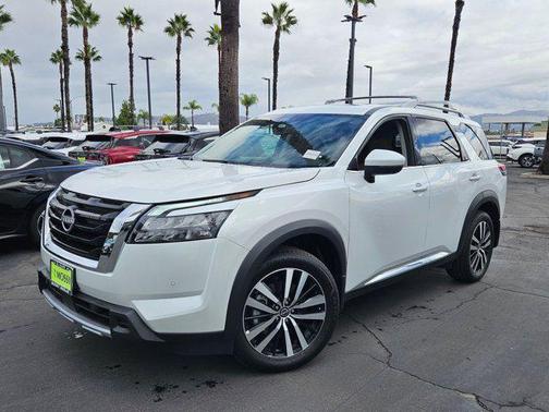 2025 Nissan Pathfinder Platinum FWD