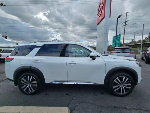 2025 Nissan Pathfinder Platinum FWD
