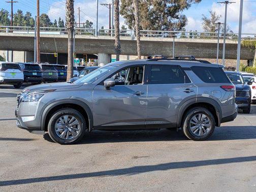 2025 Nissan Pathfinder SV FWD