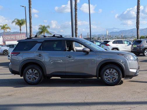 2025 Nissan Pathfinder SV FWD