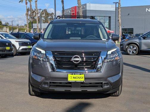 2025 Nissan Pathfinder SV FWD