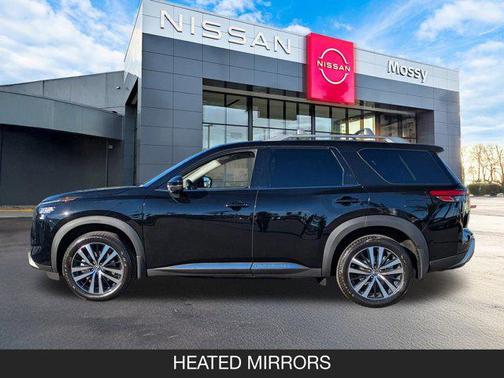 2025 Nissan Pathfinder Platinum 4WD