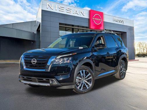 2025 Nissan Pathfinder Platinum 4WD