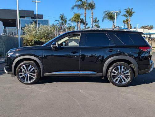 2025 Nissan Pathfinder Platinum 4WD