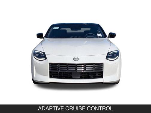 Pearl White Tricoat/Super Black 2026 Nissan Z Sport