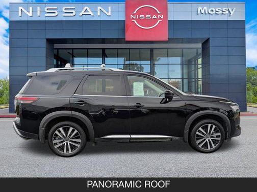 2025 Nissan Pathfinder Platinum FWD