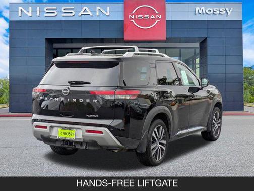 2025 Nissan Pathfinder Platinum FWD