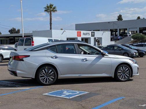 2025 Nissan Altima SV FWD