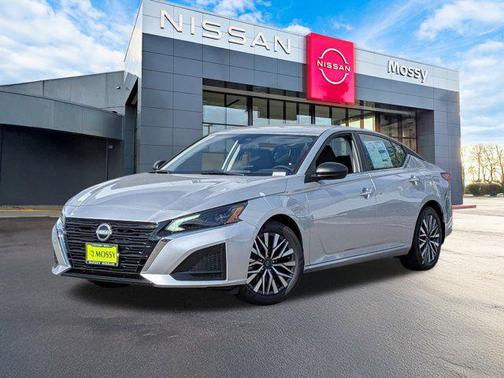 2025 Nissan Altima SV FWD