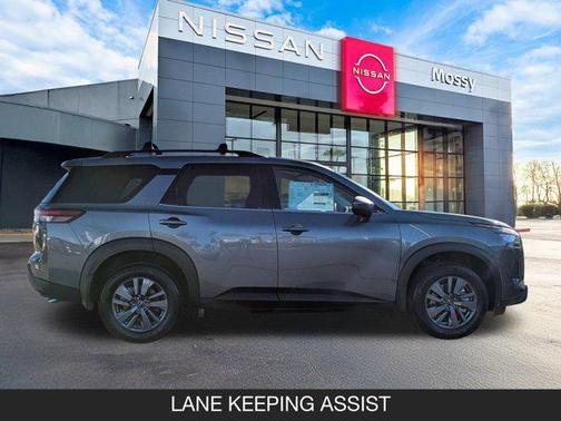 2025 Nissan Pathfinder SV FWD