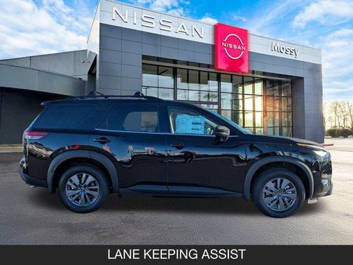 2025 Nissan Pathfinder SV FWD