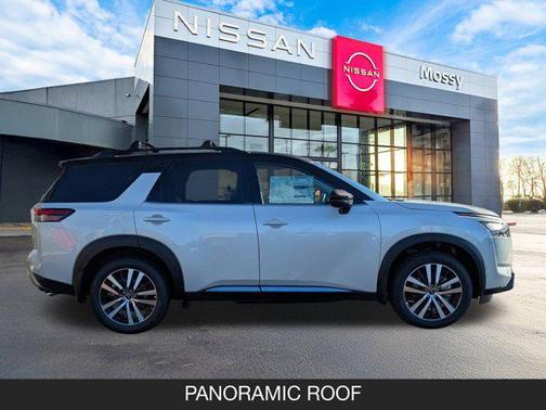 2025 Nissan Pathfinder Platinum FWD