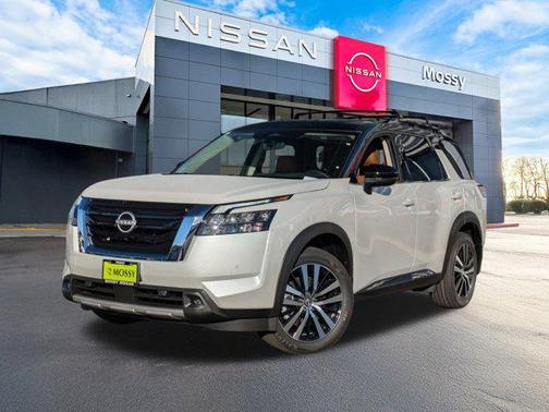 2025 Nissan Pathfinder Platinum FWD