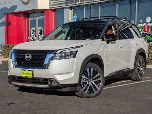 2025 Nissan Pathfinder Platinum FWD