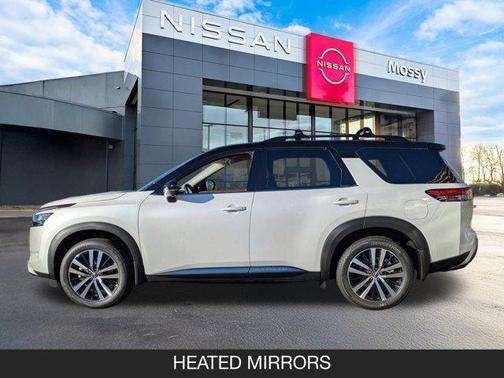 2025 Nissan Pathfinder Platinum FWD