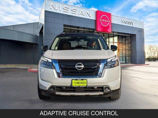 2025 Nissan Pathfinder Platinum FWD