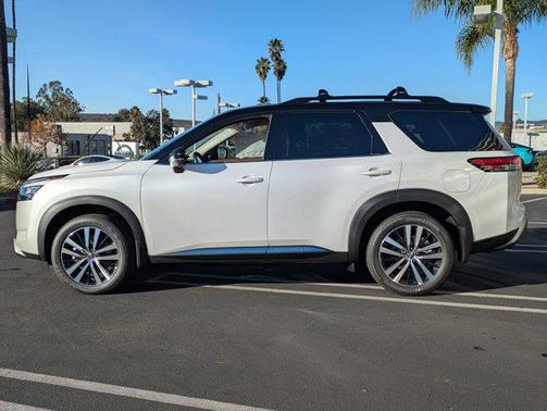 2025 Nissan Pathfinder Platinum FWD