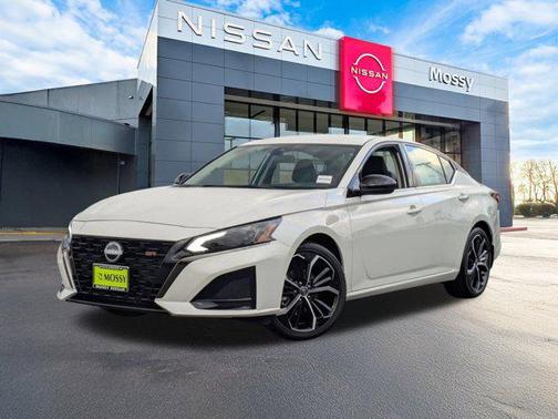 2025 Nissan Altima SR FWD