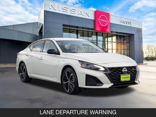 2025 Nissan Altima SR FWD