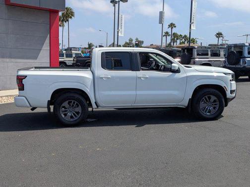 2025 Nissan Frontier SV